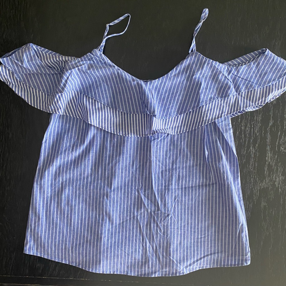 ⭐️A New Day | cold shoulder spaghetti strap top | medium